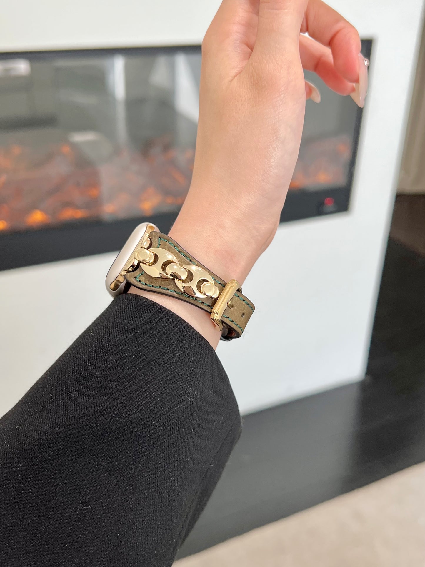 Elegant Old Money Style Leather Watch Band – Compatible with Apple Watch Series